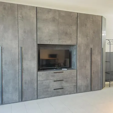 Monolocale Moderno Con Balcone - Parcheggio - Ac 아파트