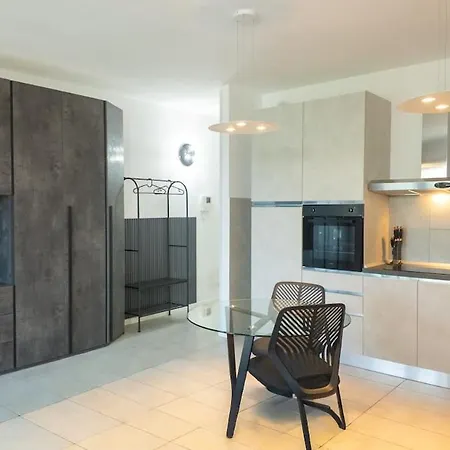 Monolocale Moderno Con Balcone - Parcheggio - Ac *