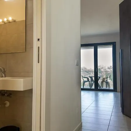 Monolocale Moderno Con Balcone - Parcheggio - Ac *