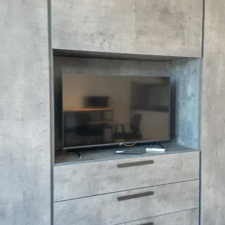 Monolocale Moderno Con Balcone - Parcheggio - Ac 아파트 *