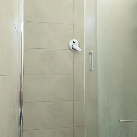 Monolocale Moderno Con Balcone - Parcheggio - Ac 아파트 *