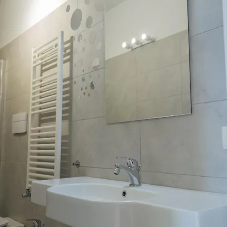 Monolocale Moderno Con Balcone - Parcheggio - Ac 아파트 *